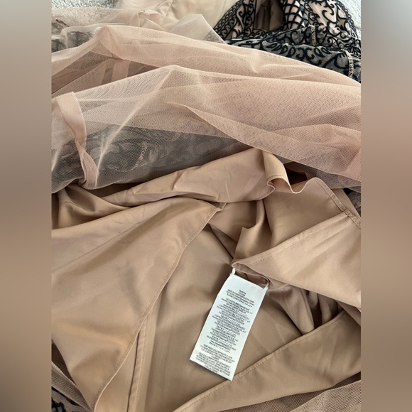 BCBGMaxAzria “Aurora” Embroidered Tulle Gown – Black & Beige – Size 0 - Picture 14 of 15